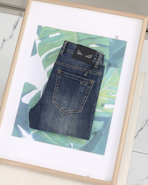 ブランドジーンズ正面デザイン